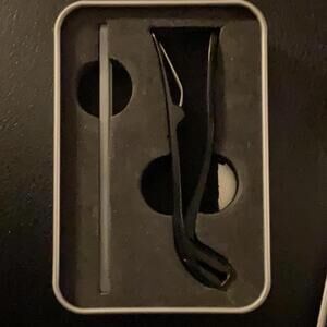 🍁Nail clippers and glass nail file.